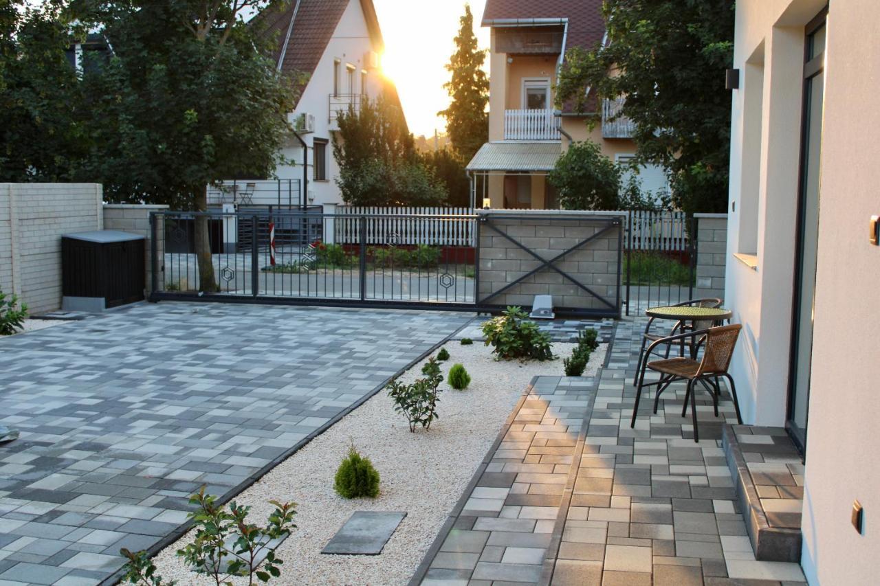 Th-Lux Apartman ไฮจ์ดุสโซบอสโล ภายนอก รูปภาพ