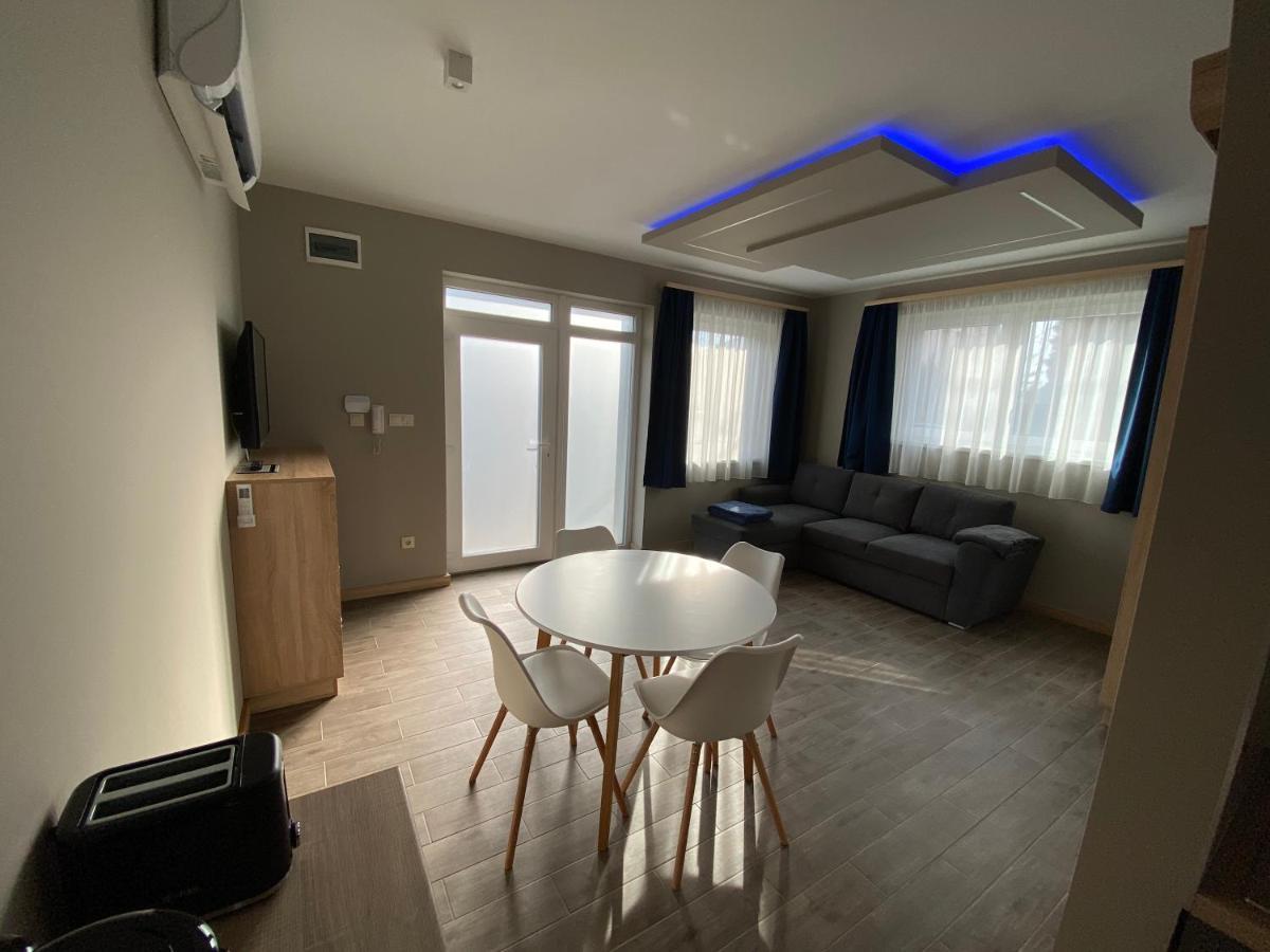 Th-Lux Apartman ไฮจ์ดุสโซบอสโล ภายนอก รูปภาพ