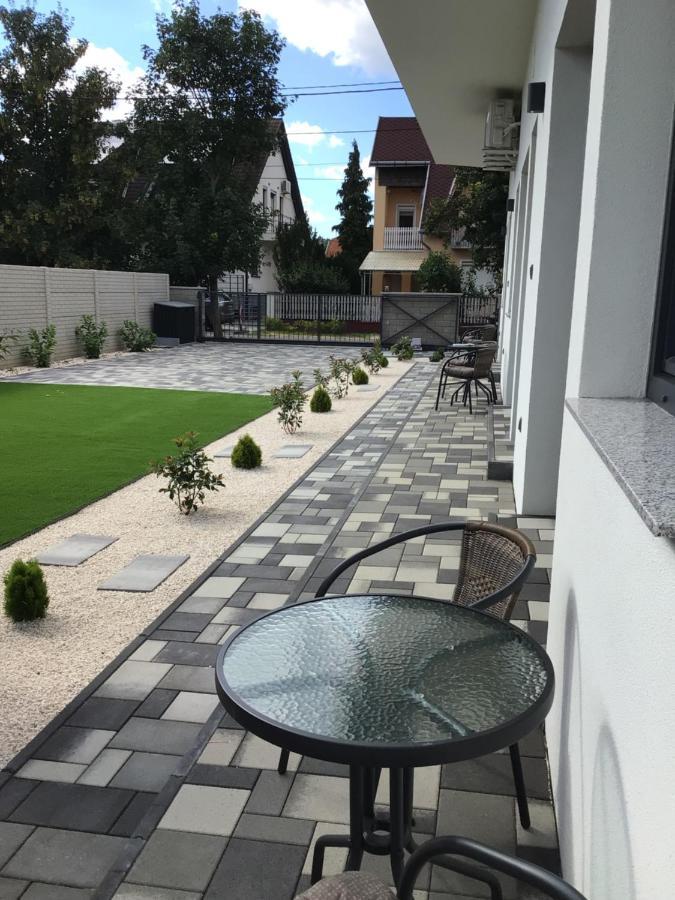 Th-Lux Apartman ไฮจ์ดุสโซบอสโล ภายนอก รูปภาพ
