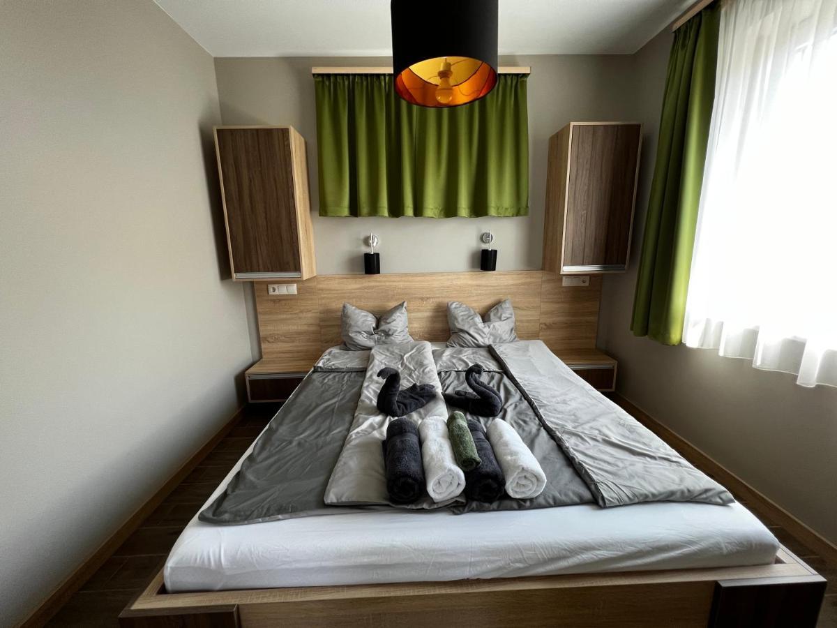 Th-Lux Apartman ไฮจ์ดุสโซบอสโล ภายนอก รูปภาพ