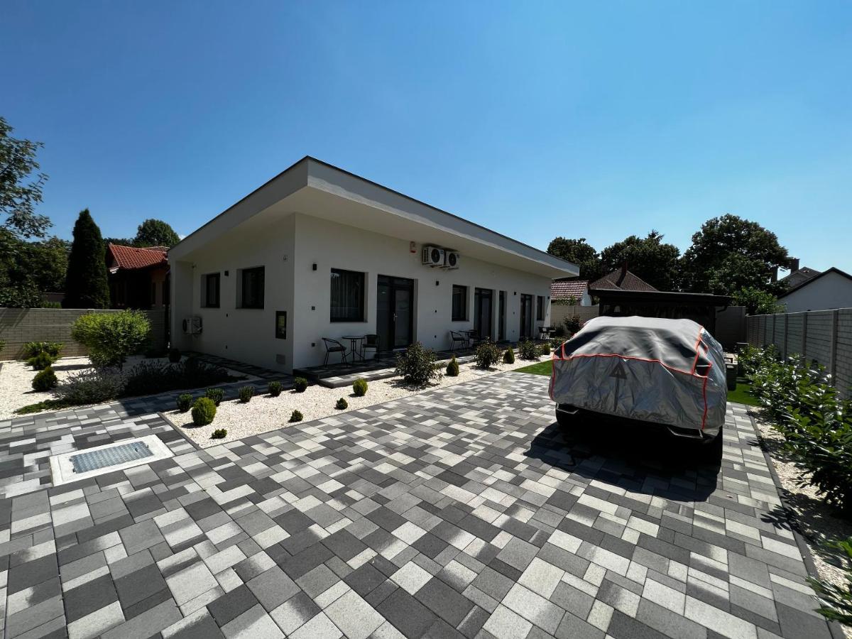 Th-Lux Apartman ไฮจ์ดุสโซบอสโล ภายนอก รูปภาพ