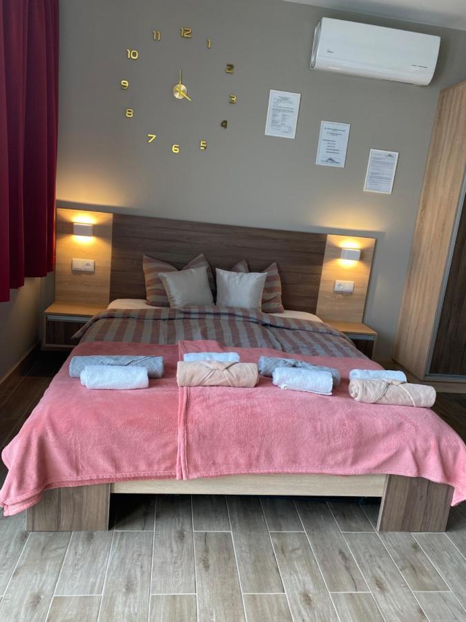 Th-Lux Apartman ไฮจ์ดุสโซบอสโล ภายนอก รูปภาพ